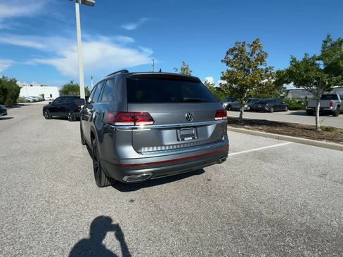 Used 2023 Volkswagen Atlas SE w/ Panoramic Sunroof Package FWD image 6