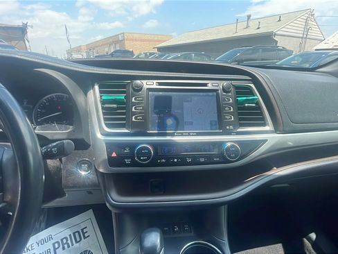 Used 2016 Toyota Highlander XLE AWD/4WD image 13
