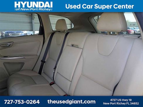 Used 2015 Volvo XC60 T6 Platinum image 15