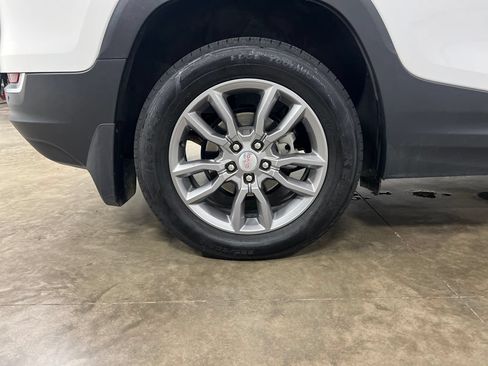 Certified 2023 GMC Terrain SLT w/ Infotainment Package II AWD/4WD image 10