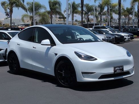 Used 2022 Tesla Model Y Long Range AWD/4WD image 2