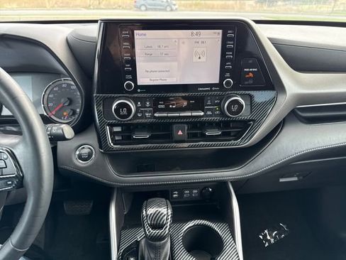 Used 2022 Toyota Highlander LE image 28