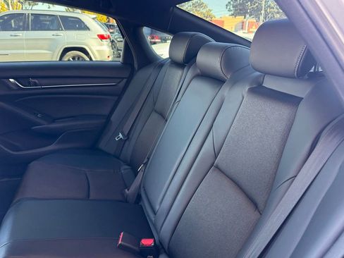 Used 2018 Honda Accord Sport image 19