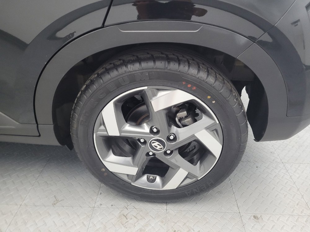 Used 2023 Hyundai Venue SEL FWD image 31
