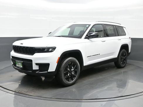 New 2025 Jeep Grand Cherokee L Altitude image 2