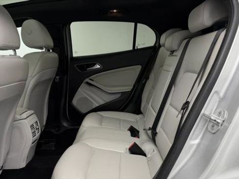 Used 2018 Mercedes-Benz GLA 250 4MATIC image 17