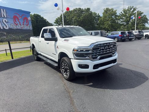 Used 2025 RAM 2500 Limited AWD/4WD image 3