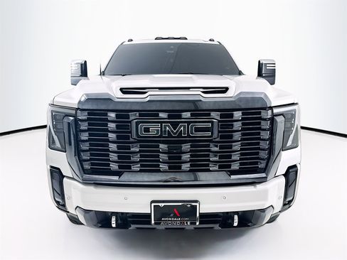 Used 2024 GMC Sierra 2500 Denali Ultimate image 2