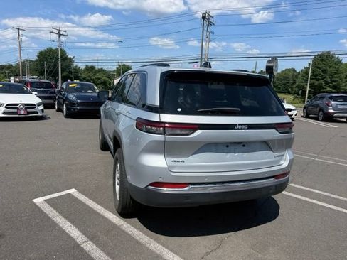 Used 2022 Jeep Grand Cherokee Laredo w/ Luxury Tech Group I AWD/4WD image 7