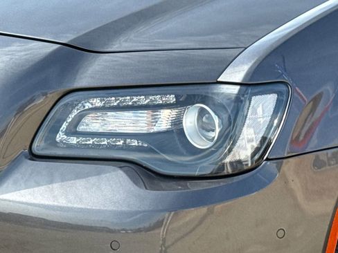 Used 2023 Chrysler 300 Touring L RWD image 4