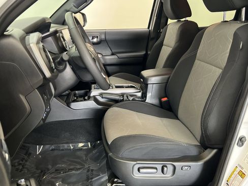 Used 2023 Toyota Tacoma TRD Sport w/ Technology Package image 11