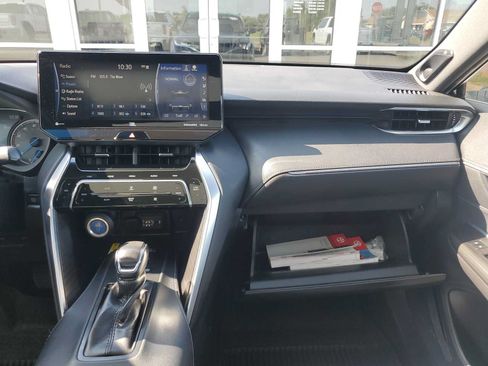 Used 2022 Toyota Venza Limited AWD/4WD image 18