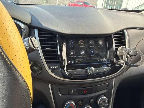 Used 2019 Chevrolet Trax LT w/ LT Convenience Package FWD image 11