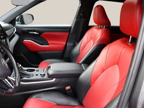 Used 2022 Toyota Highlander XSE image 12