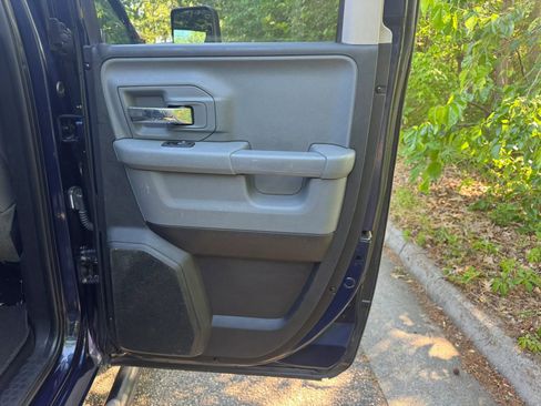 Used 2017 RAM 1500 Classic SLT AWD/4WD image 12