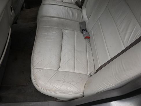 Used 2002 Lincoln Town Car Signature image 21