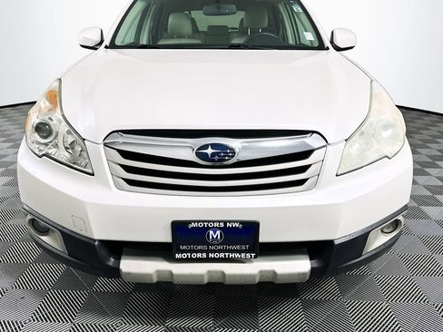 Used 2010 Subaru Outback 3.6R Limited AWD/4WD image 2