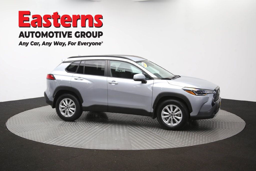 Used 2022 Toyota Corolla Cross LE AWD/4WD image 45
