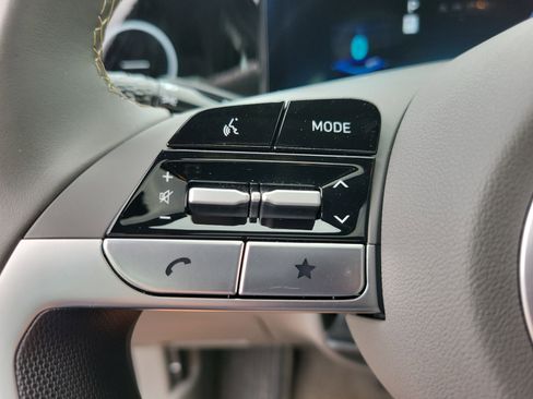 Used 2025 Hyundai Elantra SEL image 20