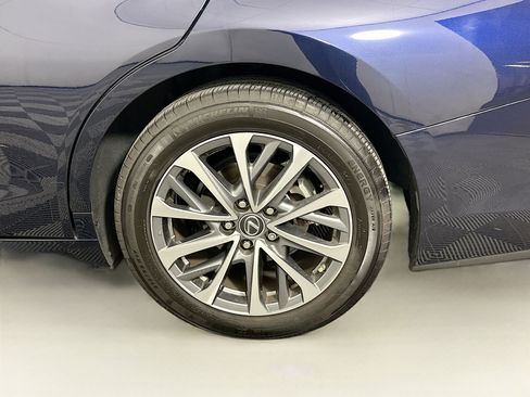 Used 2024 Lexus ES 350 image 11