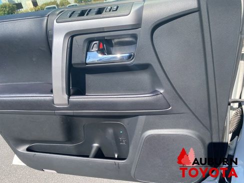 Used 2022 Toyota 4Runner SR5 Premium w/ Moonroof Package AWD/4WD image 39
