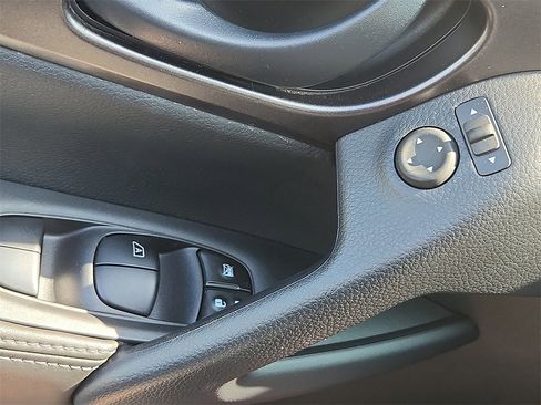 Used 2022 Nissan Rogue Sport S image 25