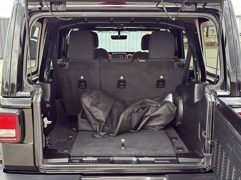 Used 2022 Jeep Wrangler Unlimited Rubicon w/ Cold Weather Group image 27