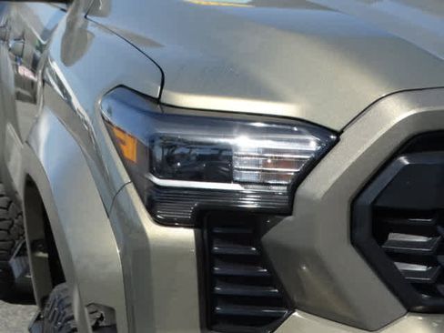 Used 2025 Toyota Tacoma TRD Sport image 5