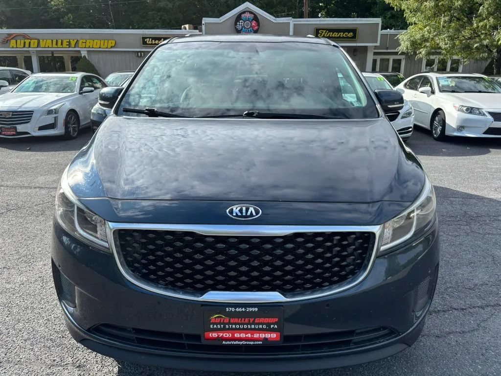 Used 2016 Kia Sedona LX w/ LX Essentials Premium Package FWD image 3