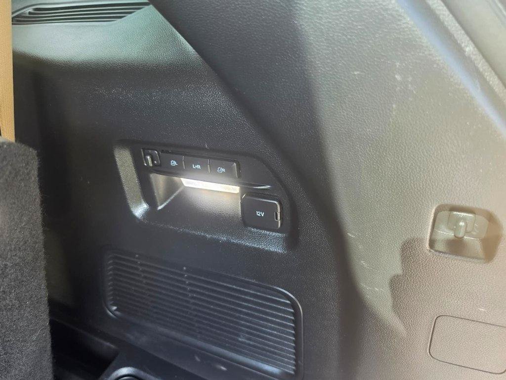 Used 2020 Ford Explorer Limited RWD image 2