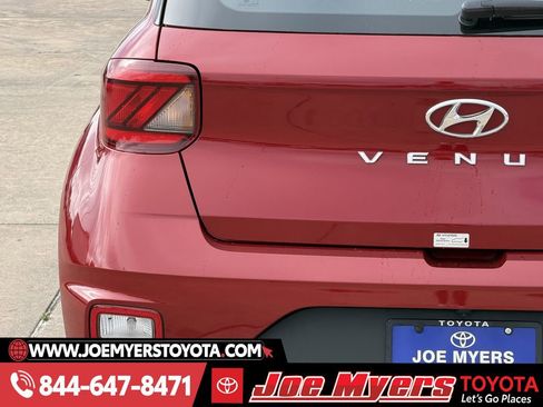 Used 2025 Hyundai Venue SEL image 10