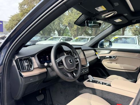 Used 2026 Volvo XC90 B6 Plus w/ Protection Package Premier AWD/4WD image 12