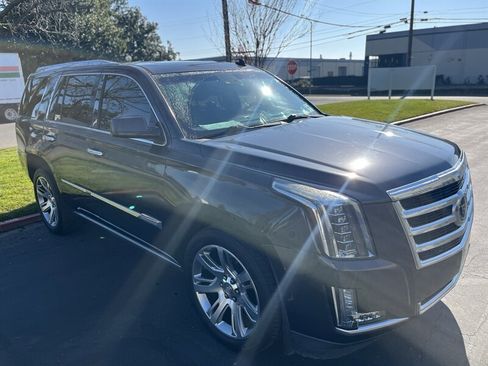 Used 2015 Cadillac Escalade Premium image 3