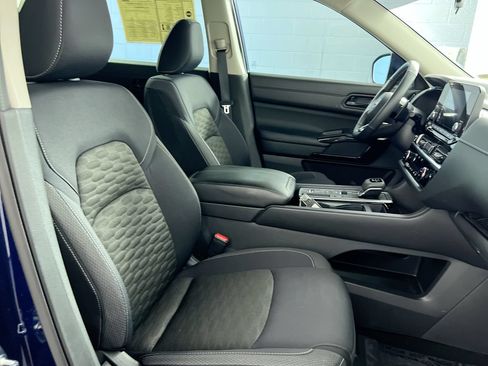 Used 2024 Nissan Pathfinder SV w/ SV Premium Package FWD image 28