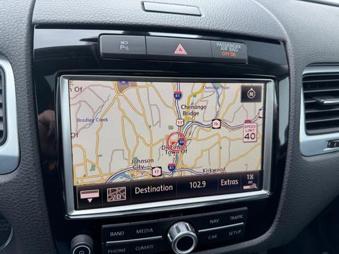 Used 2011 Volkswagen Touareg Hybrid image 17