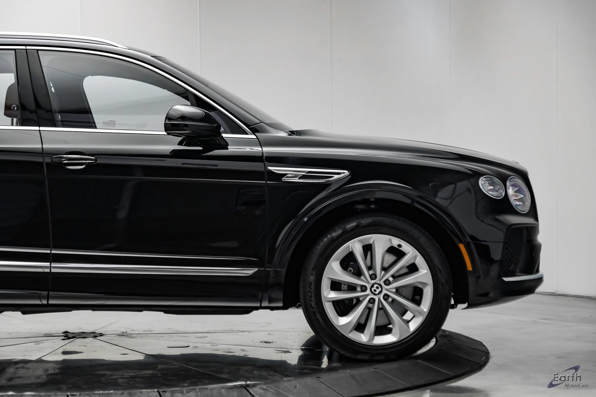 Used 2023 Bentley Bentayga Extended Wheelbase AWD/4WD image 19