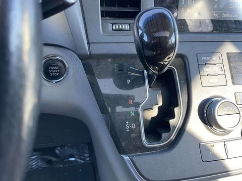 Used 2015 Toyota Sienna XLE w/ XLE Navigation Package image 43