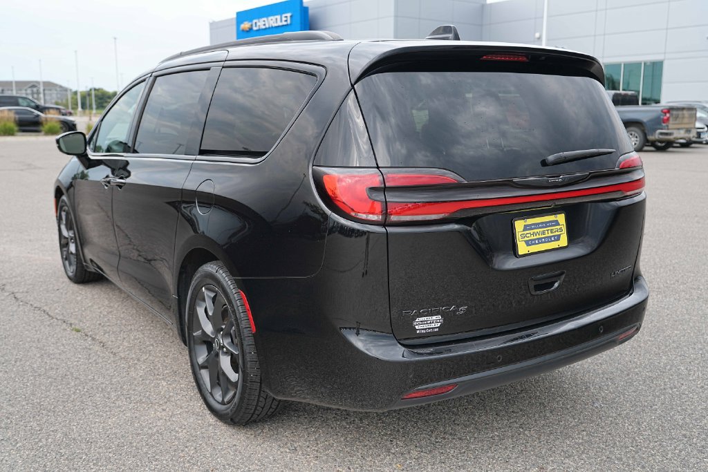 Used 2025 Chrysler Pacifica Limited FWD image 9