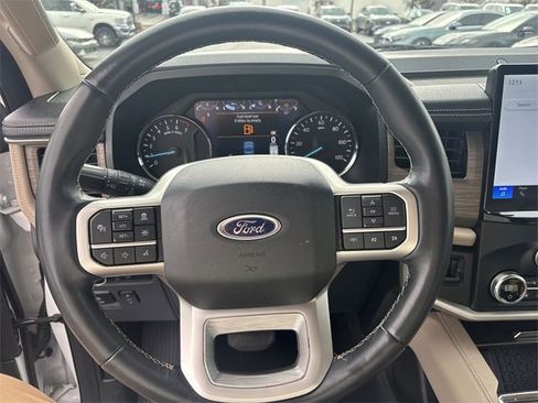 Used 2024 Ford Expedition Limited image 15