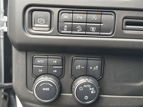 Used 2023 Chevrolet Tahoe Z71 w/ Luxury Package image 35