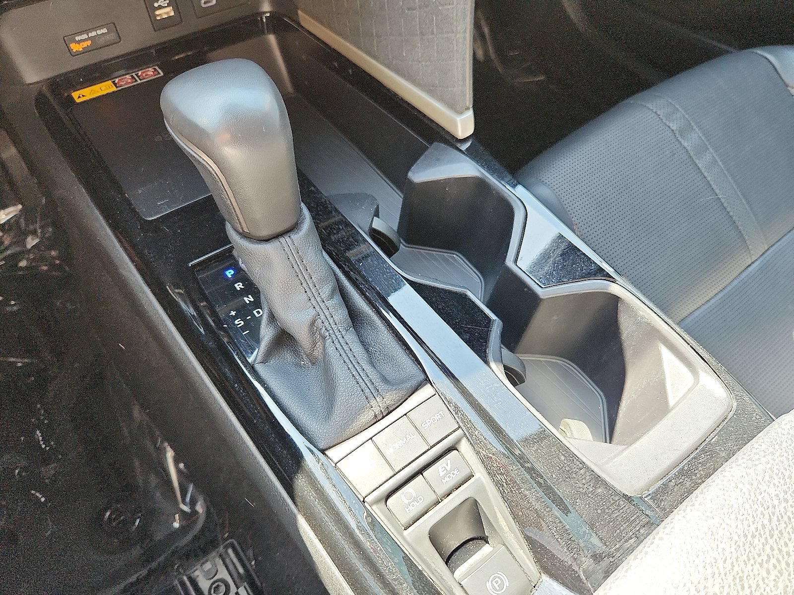 Used 2025 Toyota Camry XLE FWD image 13