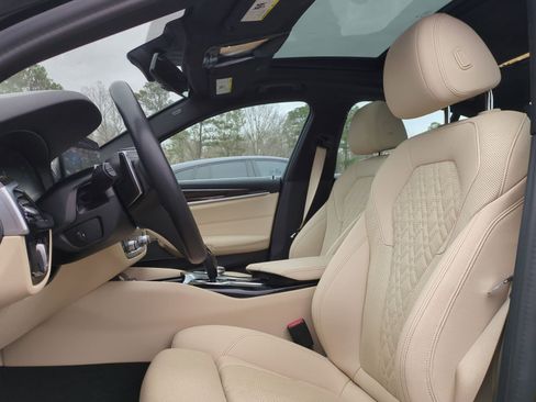 Used 2023 BMW 540i xDrive w/ Premium Package image 16