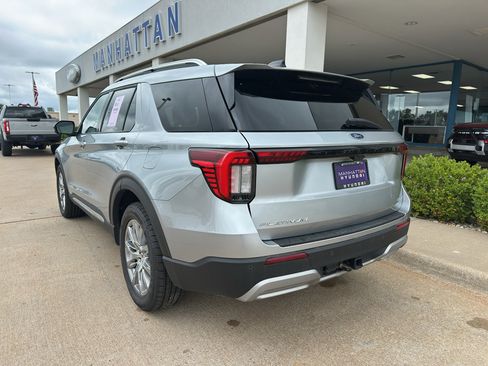 Used 2025 Ford Explorer Platinum AWD/4WD image 10