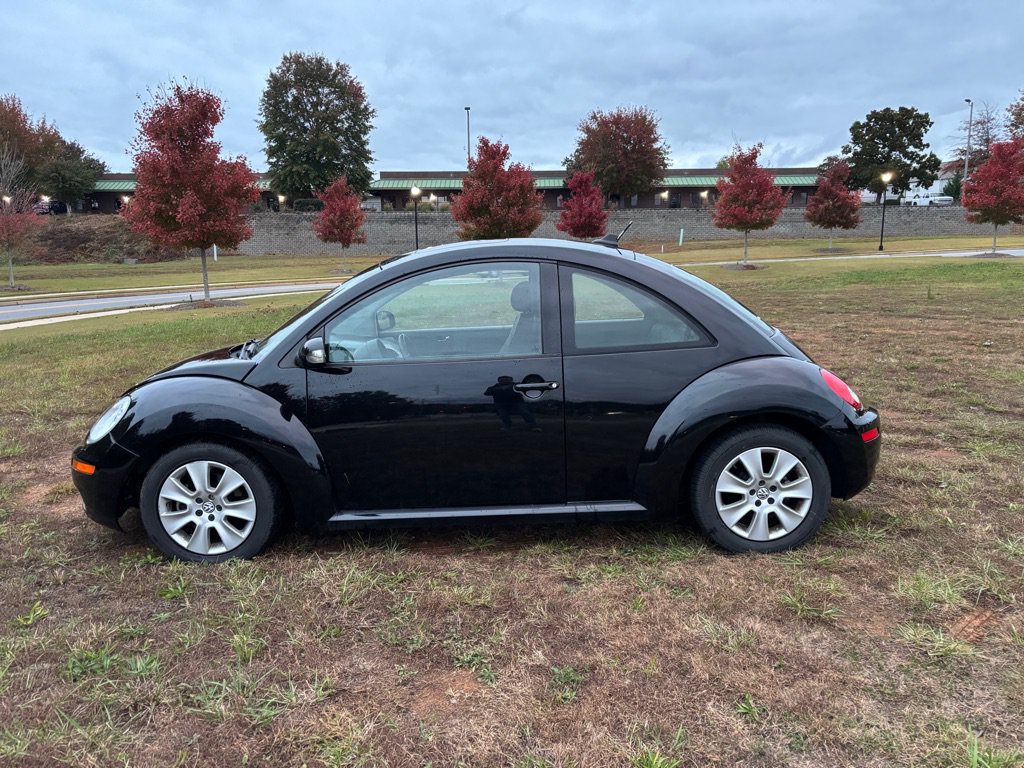 Used 2009 Volkswagen Beetle S FWD image 9
