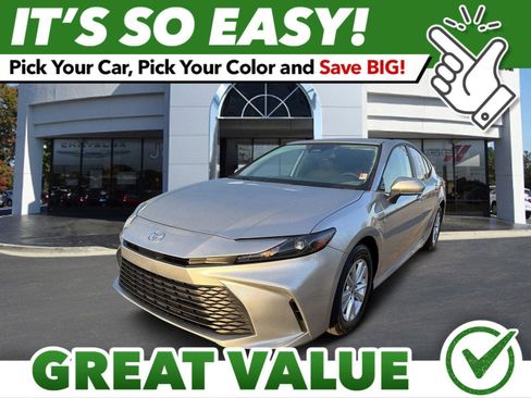 Used 2025 Toyota Camry LE image 1