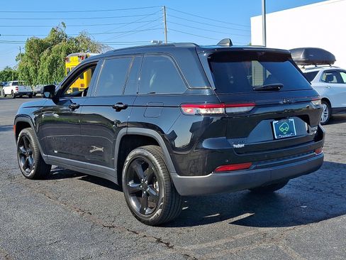 Used 2024 Jeep Grand Cherokee Limited w/ Luxury Tech Group II AWD/4WD image 4