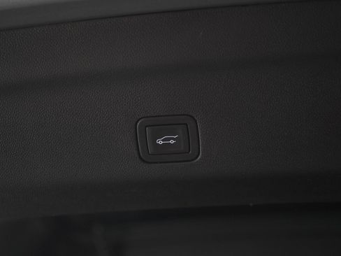Used 2024 GMC Yukon XL Denali Ultimate AWD/4WD image 19