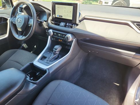 Used 2025 Toyota RAV4 XLE AWD/4WD image 15