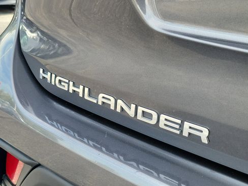 Used 2022 Toyota Highlander XLE image 7