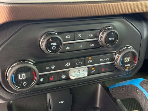 Used 2021 Ford Bronco Outer Banks AWD/4WD image 25